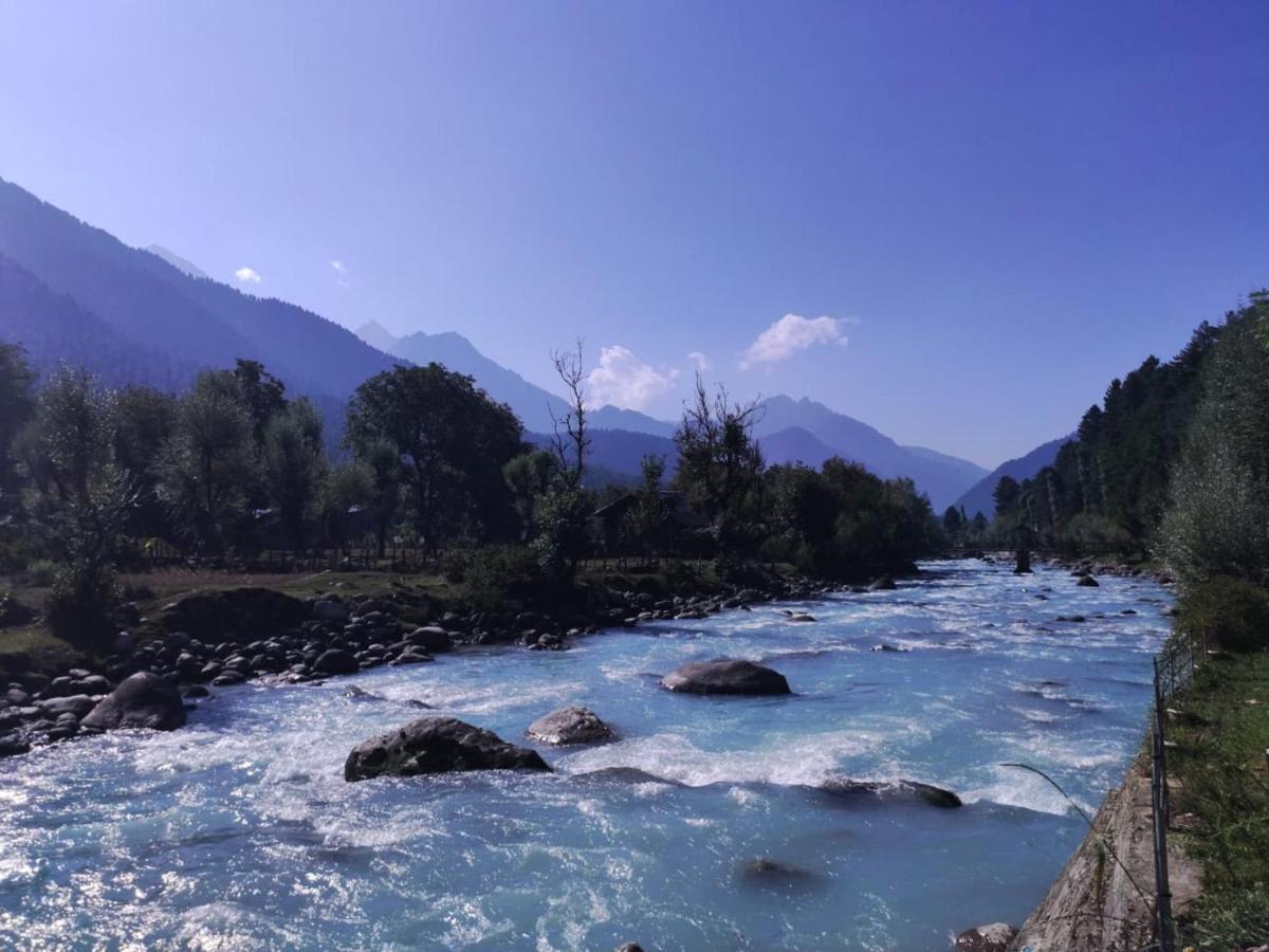 Hotel White House Pahalgam Exterior photo