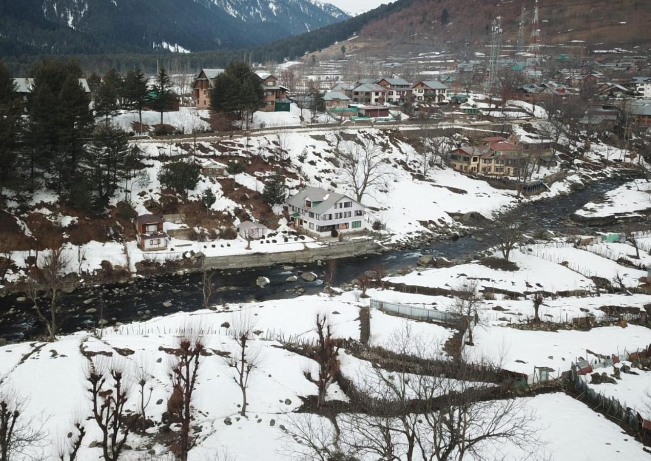 Hotel White House Pahalgam Exterior photo