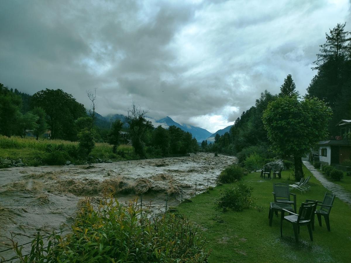 Hotel White House Pahalgam Exterior photo