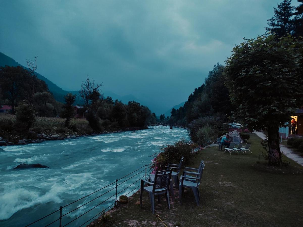 Hotel White House Pahalgam Exterior photo