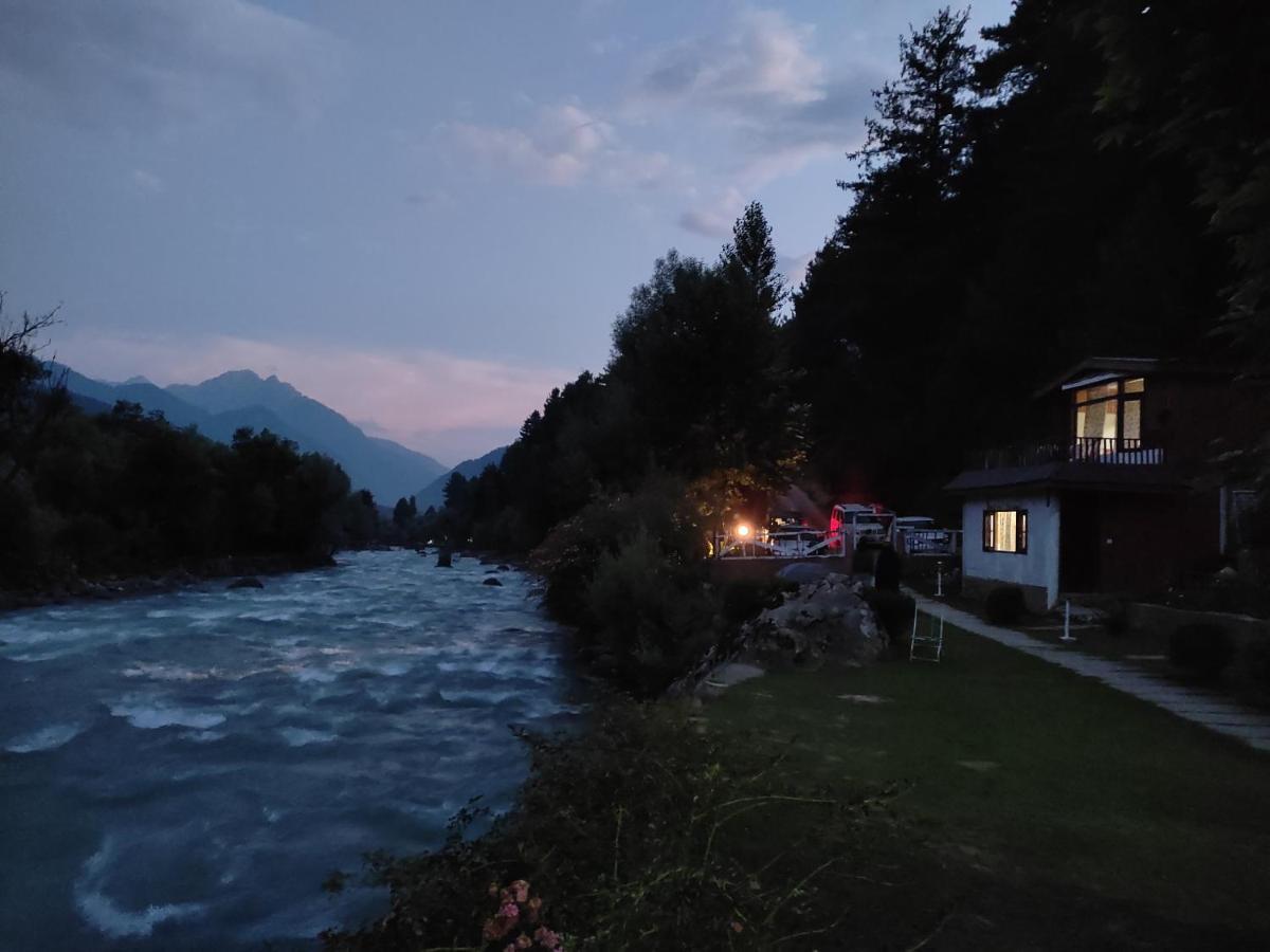 Hotel White House Pahalgam Exterior photo