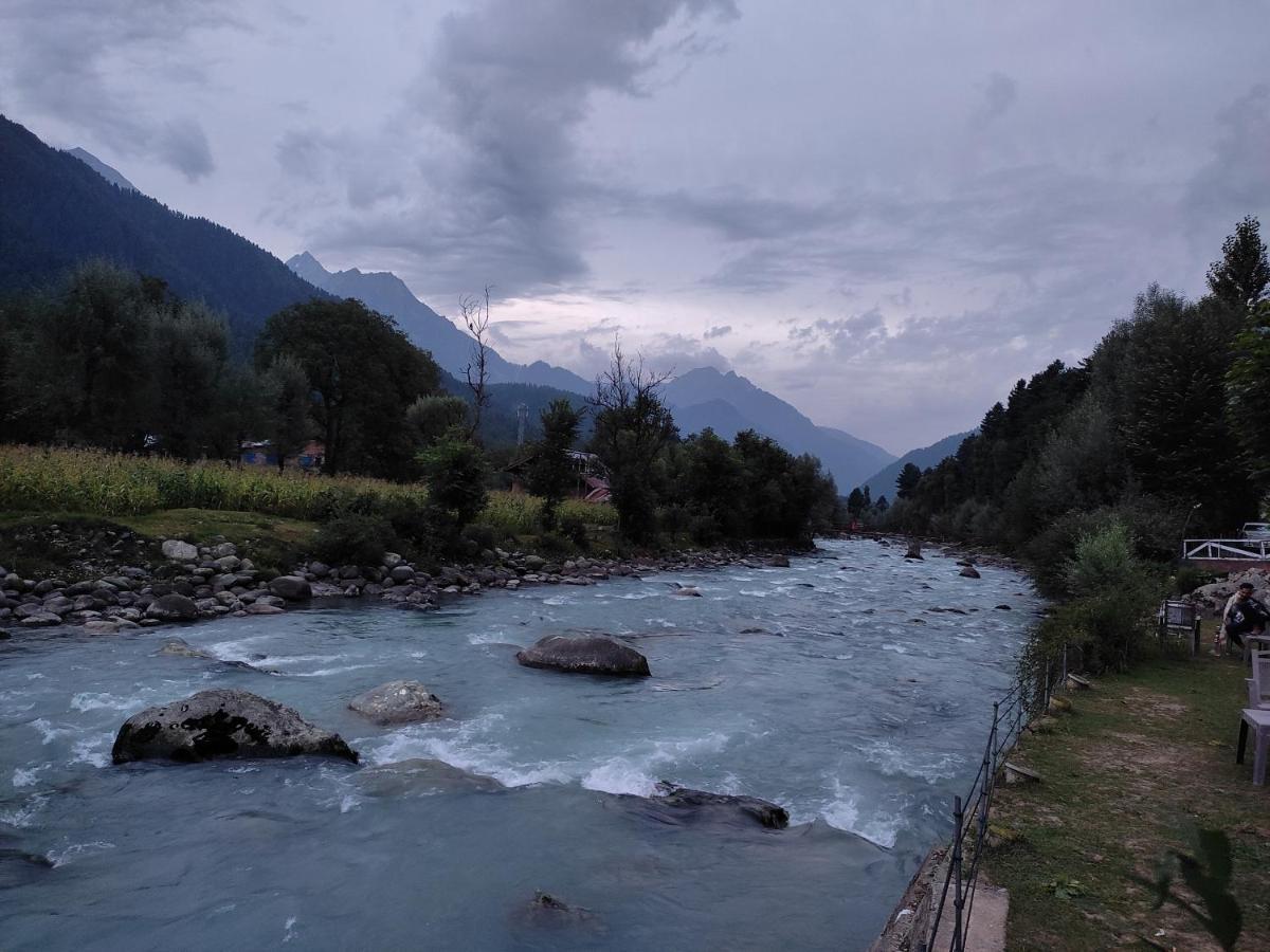 Hotel White House Pahalgam Exterior photo