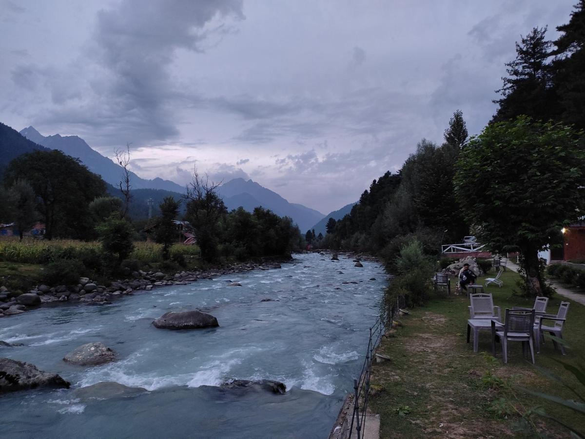 Hotel White House Pahalgam Exterior photo