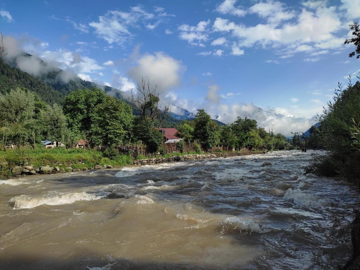 Hotel White House Pahalgam Exterior photo