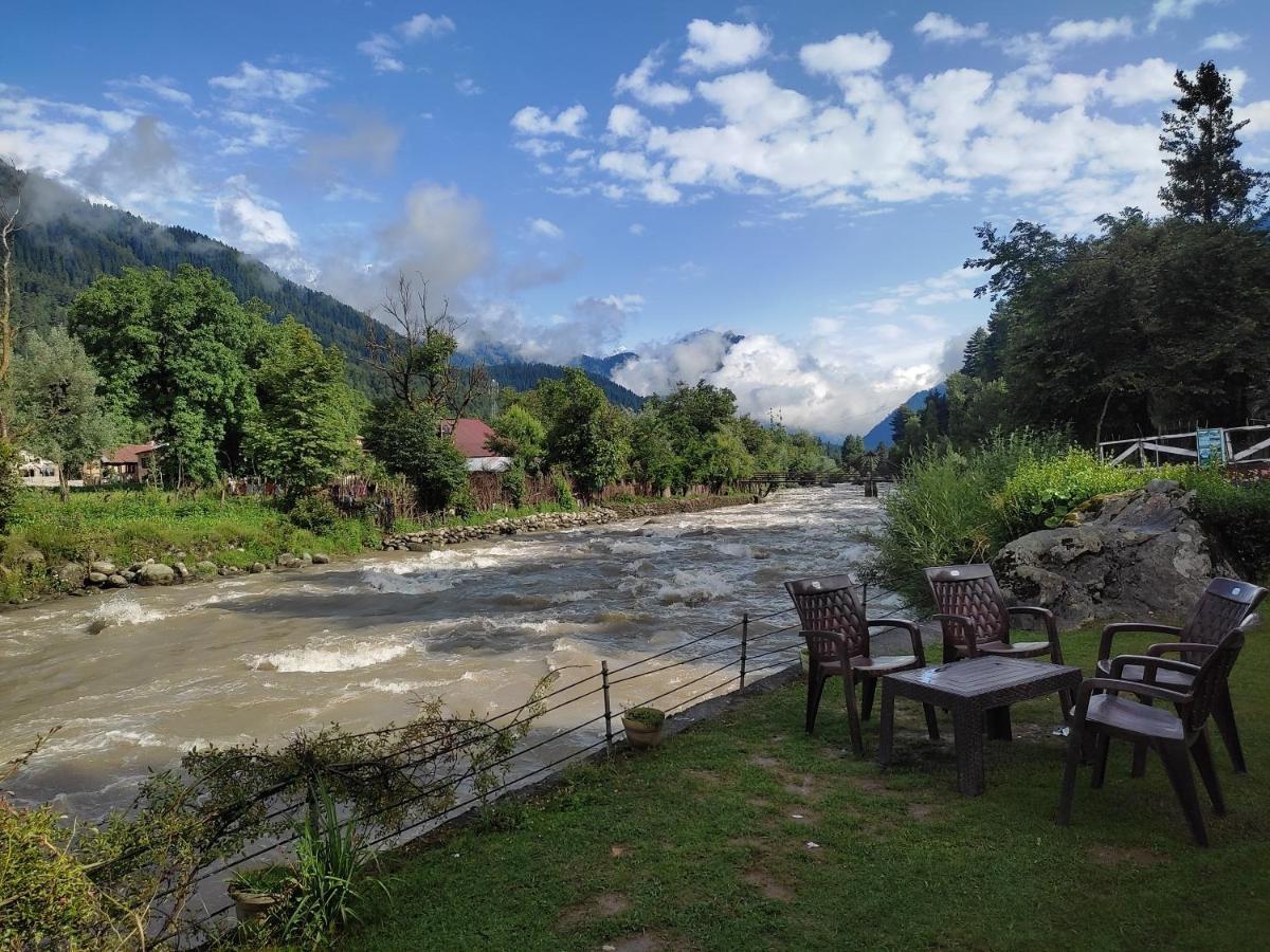 Hotel White House Pahalgam Exterior photo