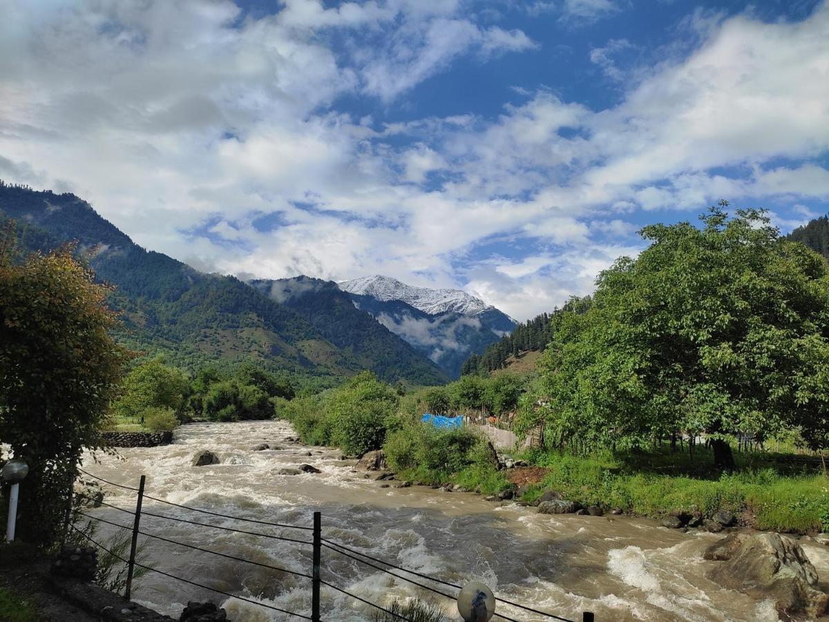 Hotel White House Pahalgam Exterior photo