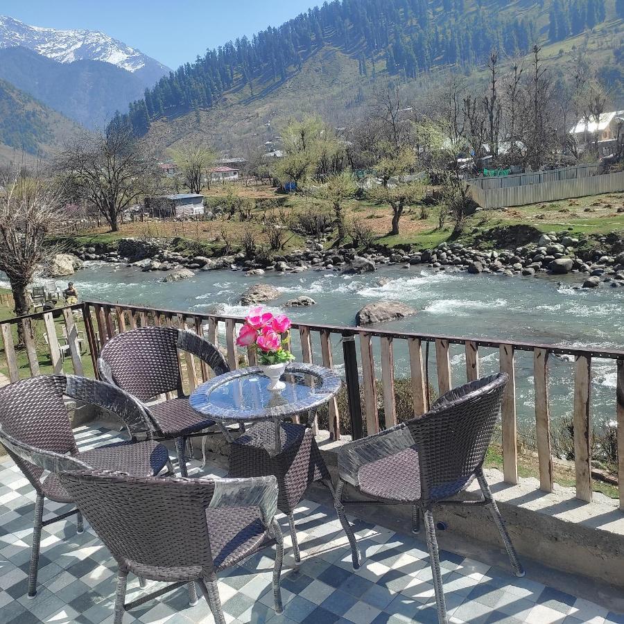 Hotel White House Pahalgam Exterior photo