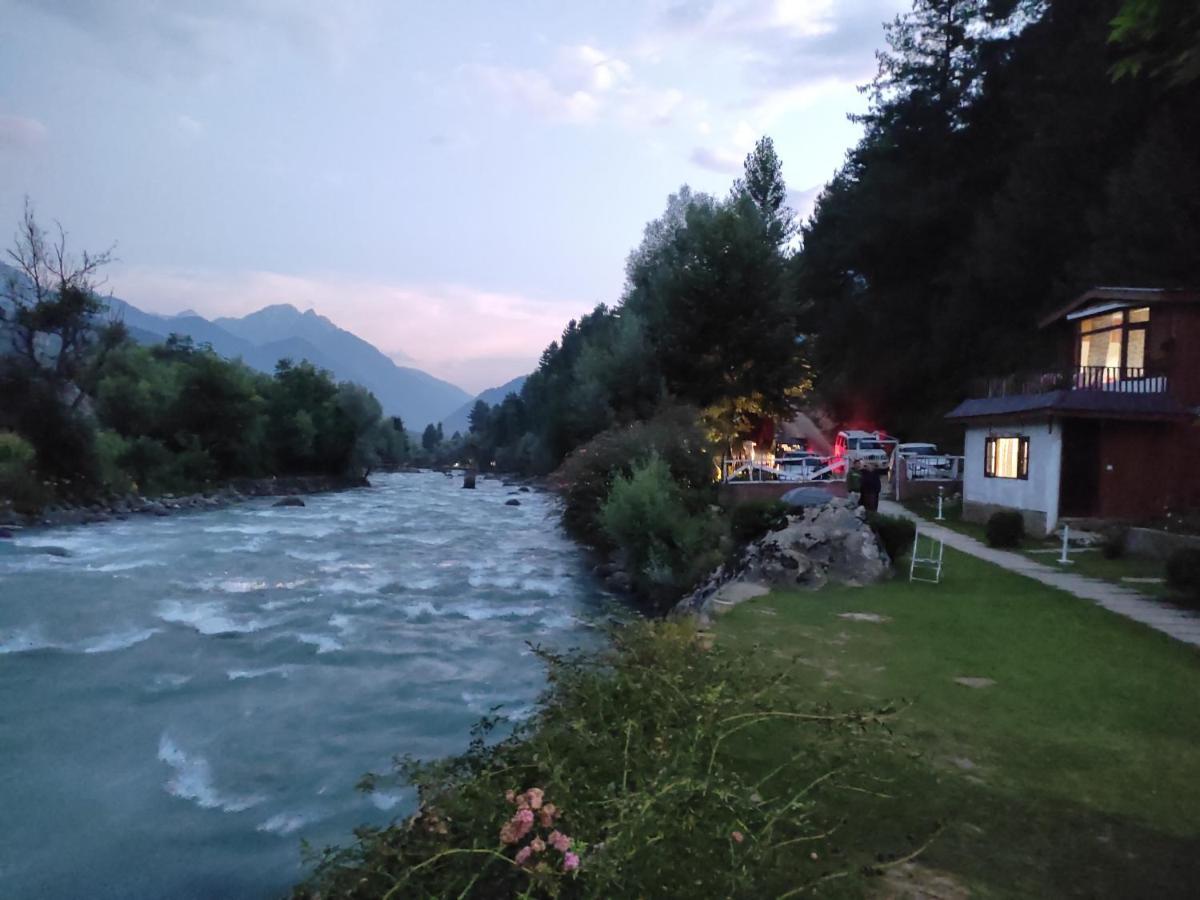 Hotel White House Pahalgam Exterior photo