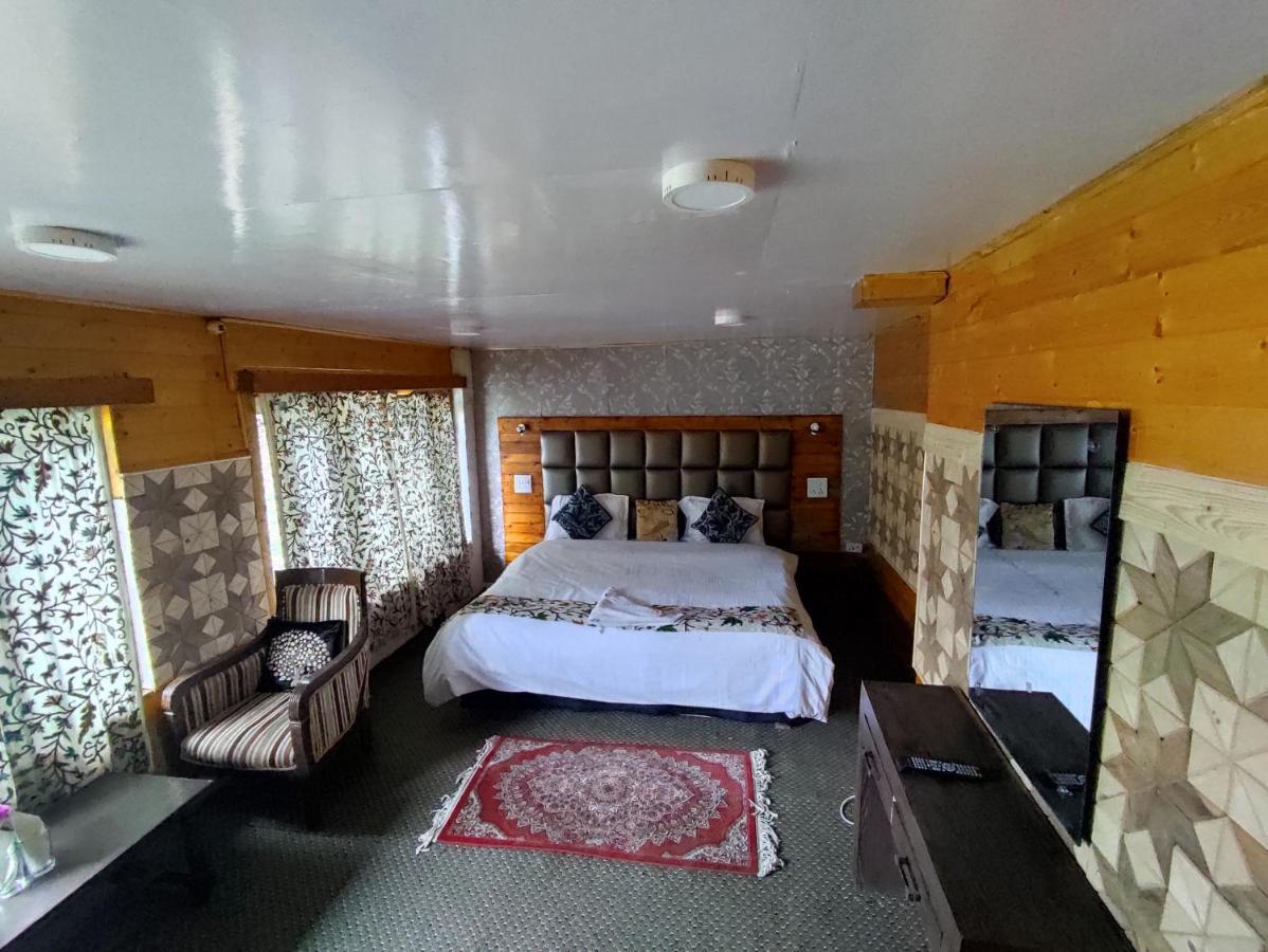 Hotel White House Pahalgam Exterior photo