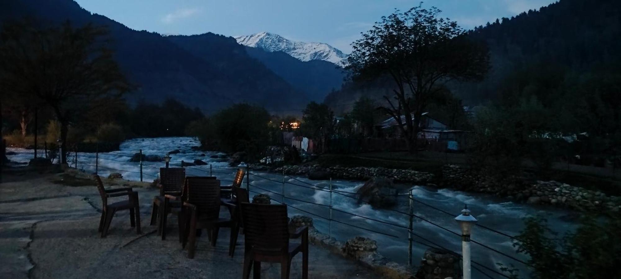 Hotel White House Pahalgam Exterior photo