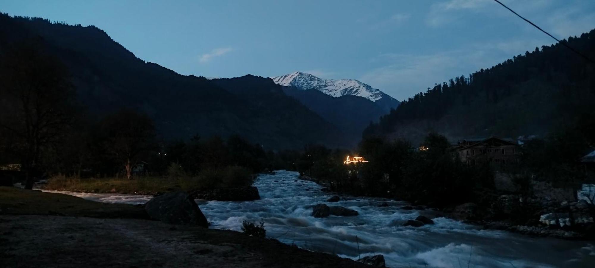 Hotel White House Pahalgam Exterior photo