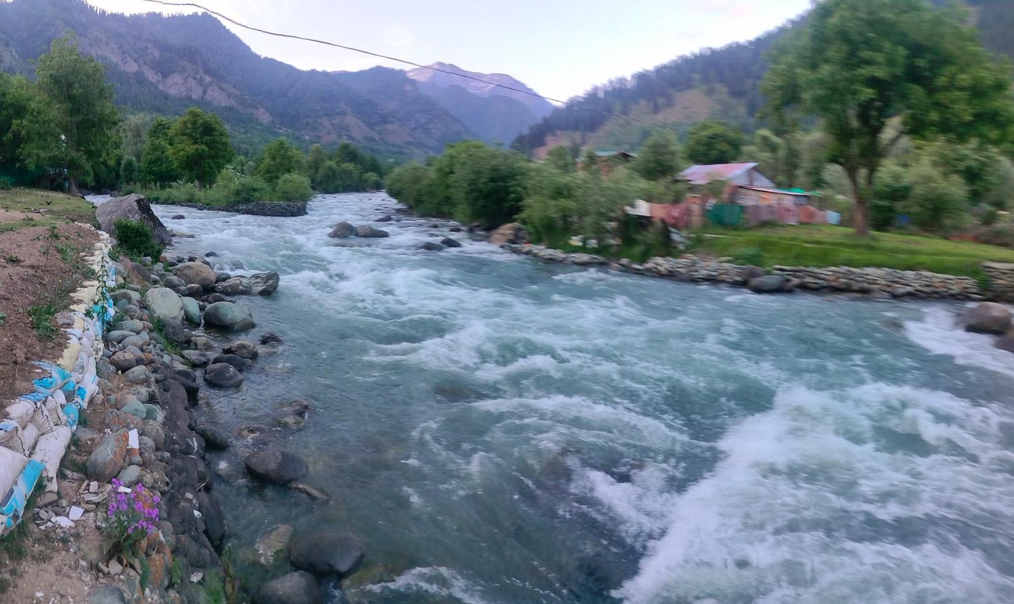 Hotel White House Pahalgam Exterior photo