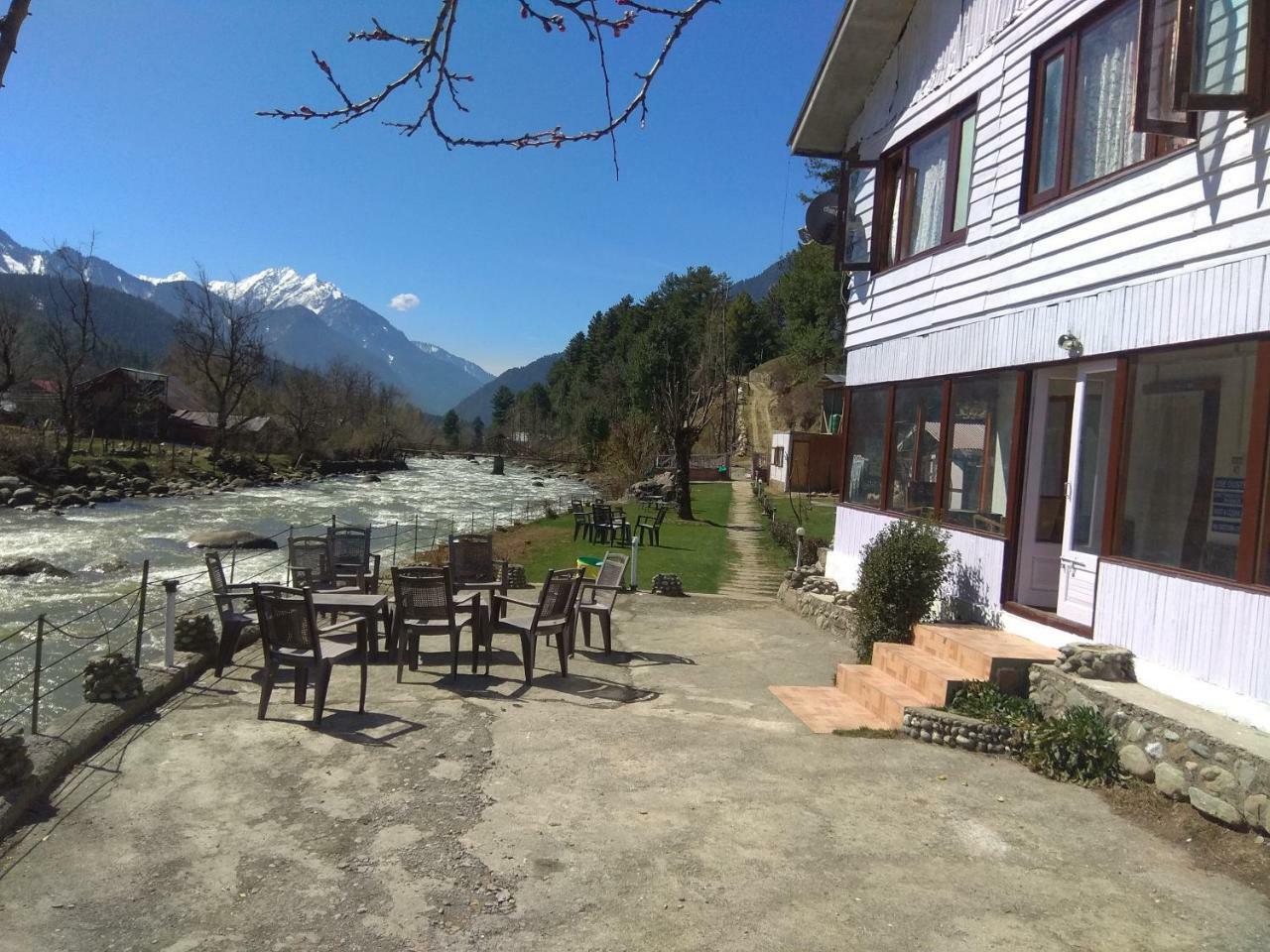 Hotel White House Pahalgam Exterior photo