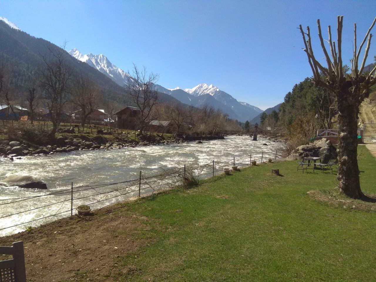 Hotel White House Pahalgam Exterior photo