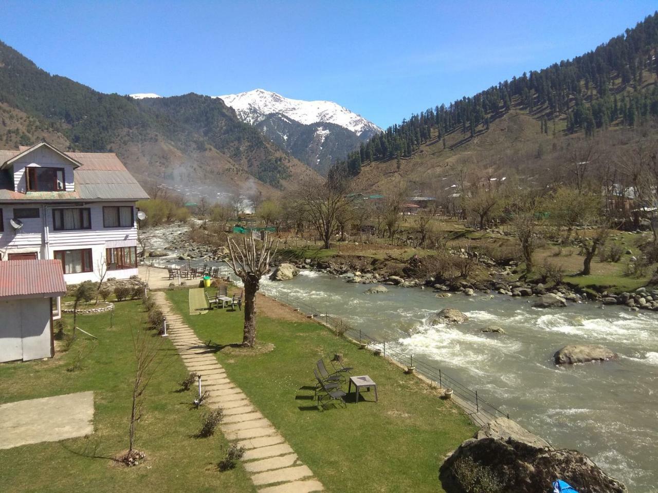 Hotel White House Pahalgam Exterior photo